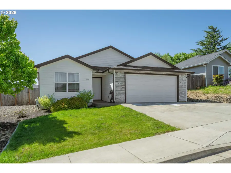 601 SE Rose Ridge Dr, Winston, OR 97496 - #2