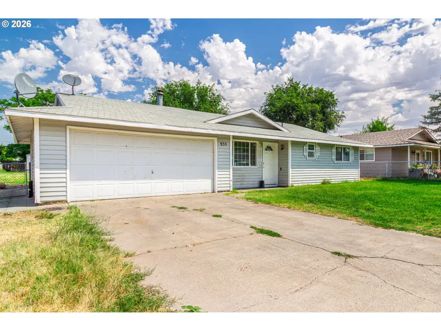 935 E Gladys Ave, Hermiston, OR 97838 - #2
