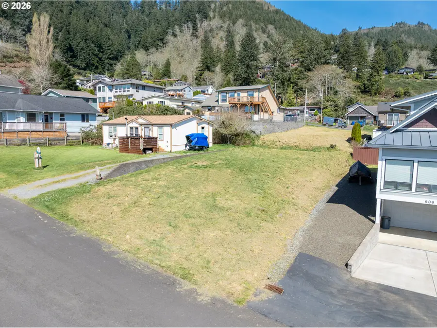 607 Driftwood Ave, Garibaldi, OR 97118 - #3
