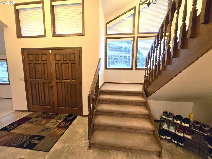 929 E Pine Ave, Hermiston, OR 97838 - Image #2