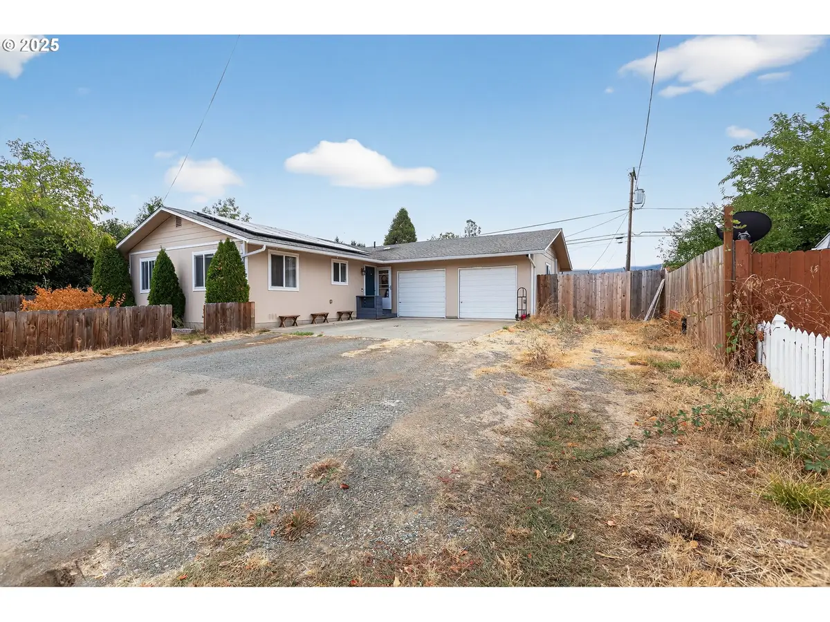 663 E 4th Ave, Riddle, OR 97469 - Image #1