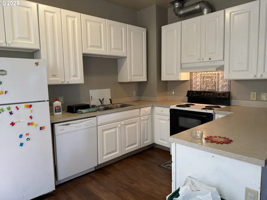 722 NE Couch St, Portland, OR 97232 - Image #3