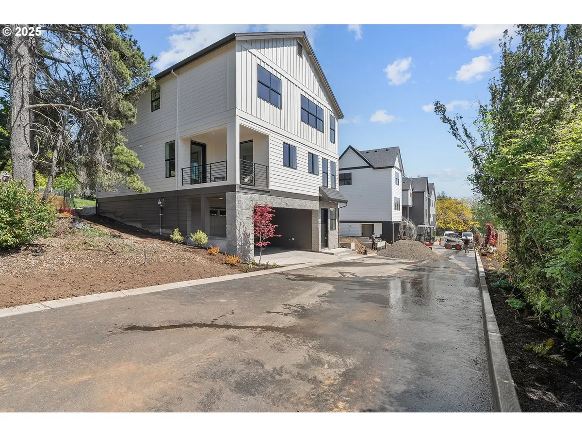 6020 SW 18th Dr, Portland, OR 97239 - Image #1