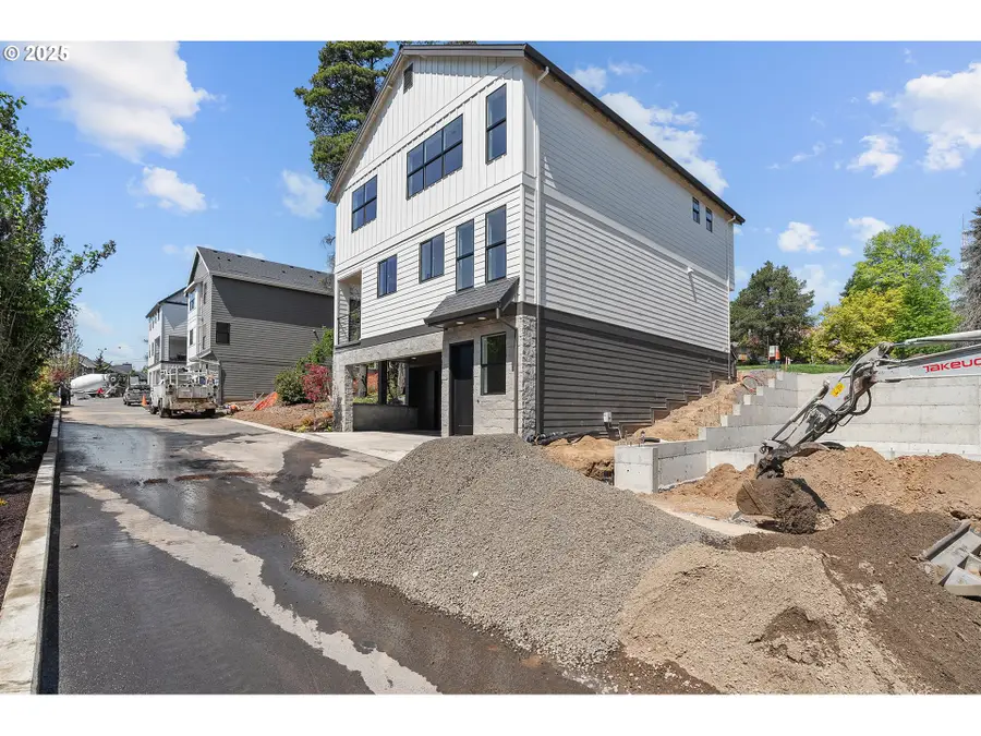 6020 SW 18th Dr, Portland, OR 97239 - Image #2