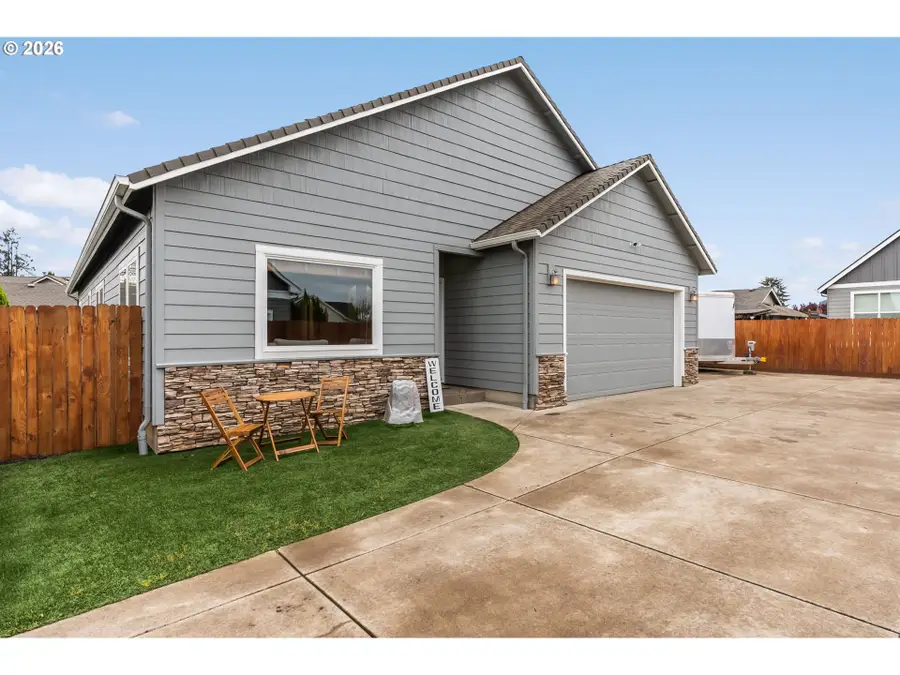 852 T St, Springfield, OR 97477 - #2