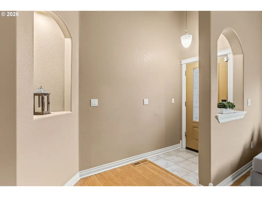 852 T St, Springfield, OR 97477 - #3