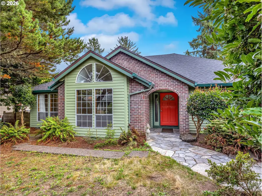 33726 Lake Front Dr, Warrenton, OR 97146 - #2