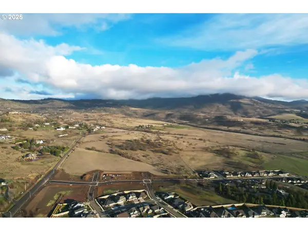 4900 Cherry Ln, Medford, OR 97504