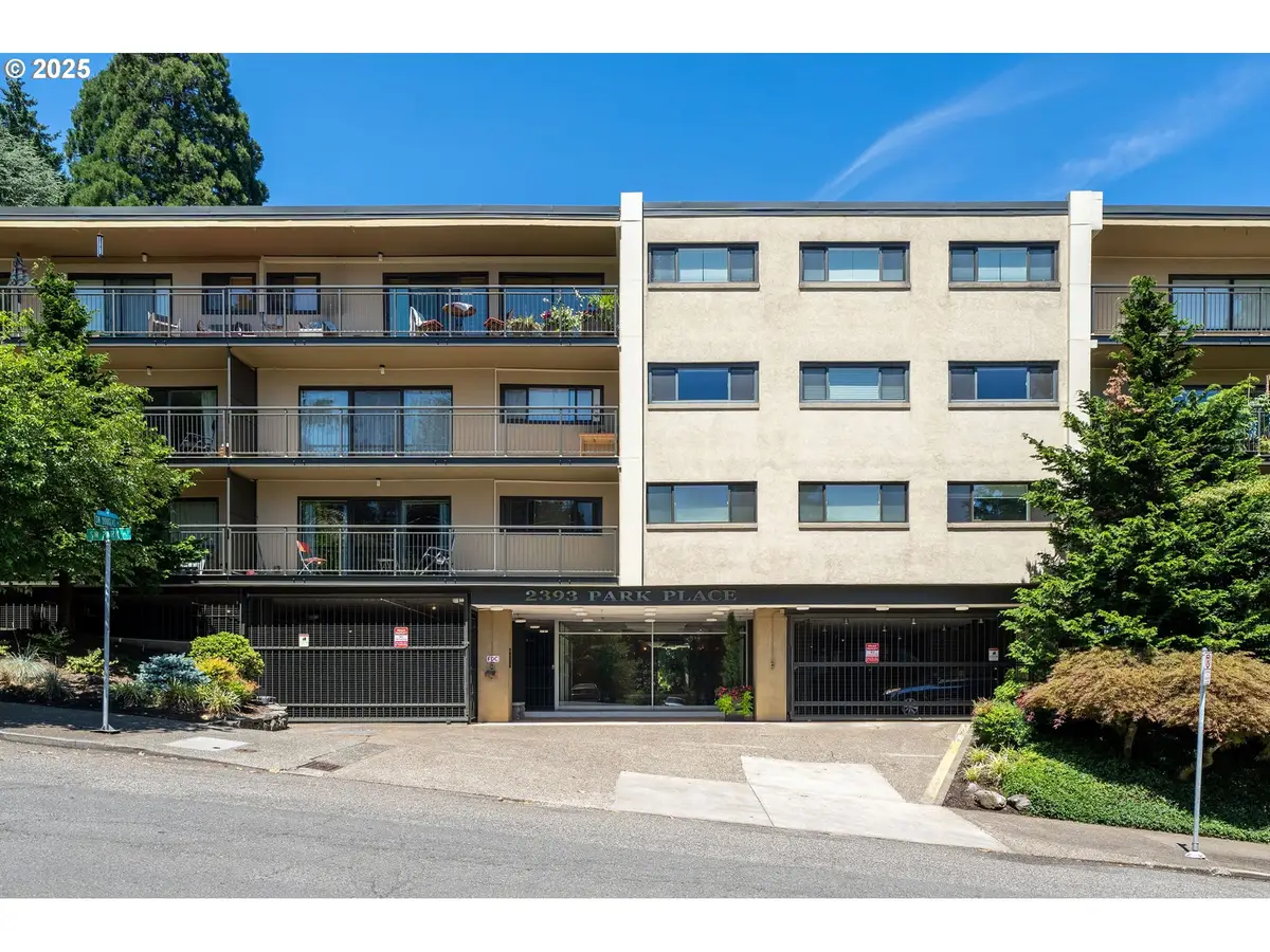 2393 SW Park Pl #106, Portland, OR 97205 - Image #1