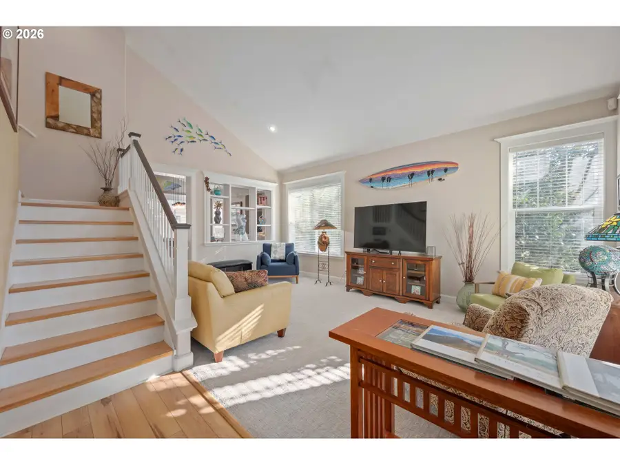 1915 Heitzman Way, Eugene, OR 97402 - #2