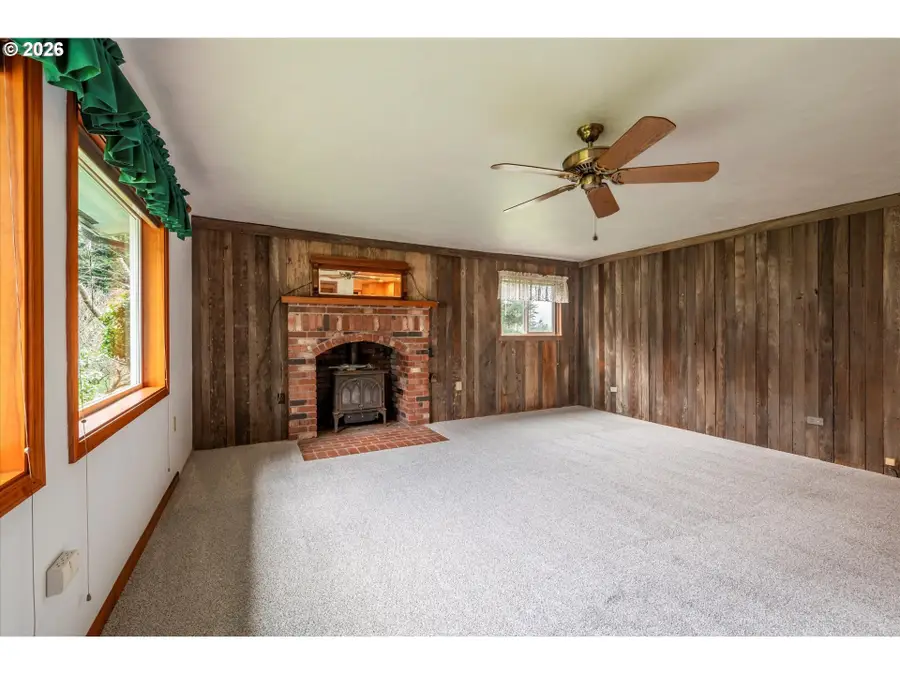 1630 Underwood Ave, Coos Bay, OR 97420 - #3