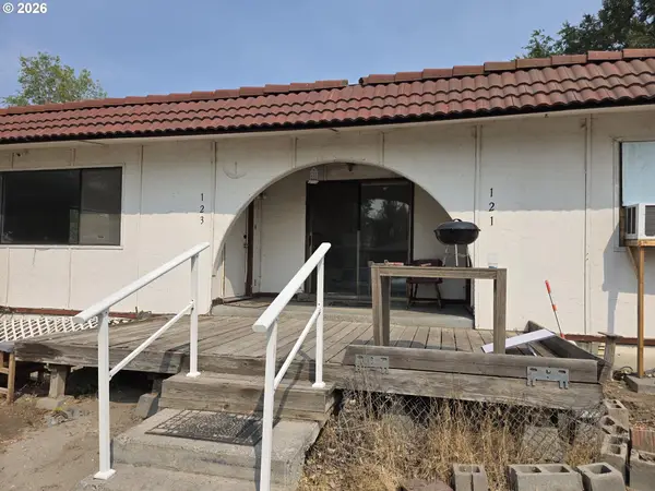 121 NE 2nd St, Boardman, OR 97818