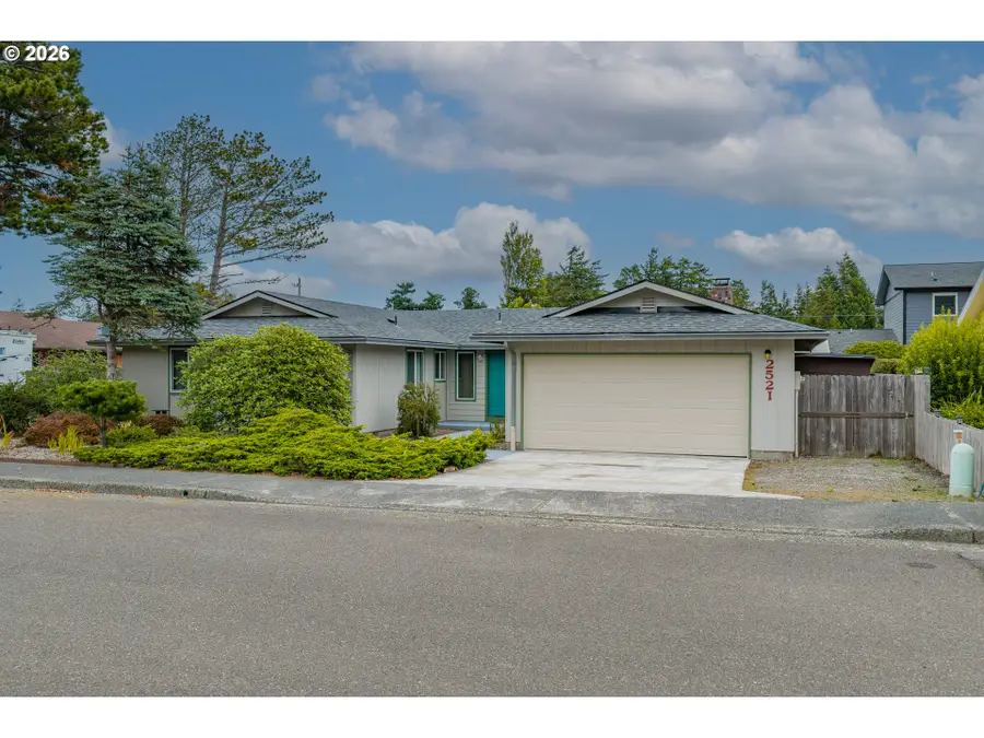 2521 Delores Ln, North Bend, OR 97459 - #3
