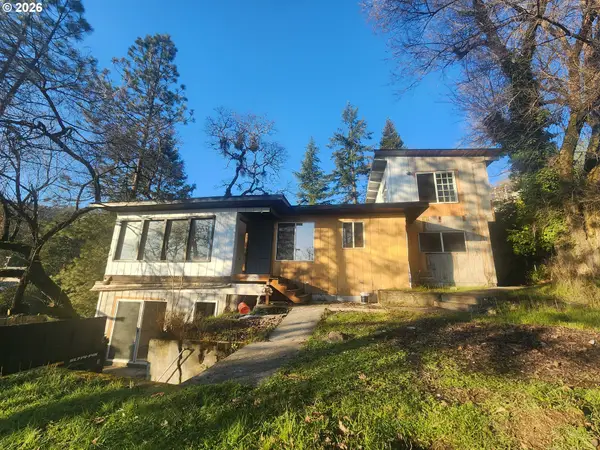 1314 NE Beulah Dr, Roseburg, OR 97470