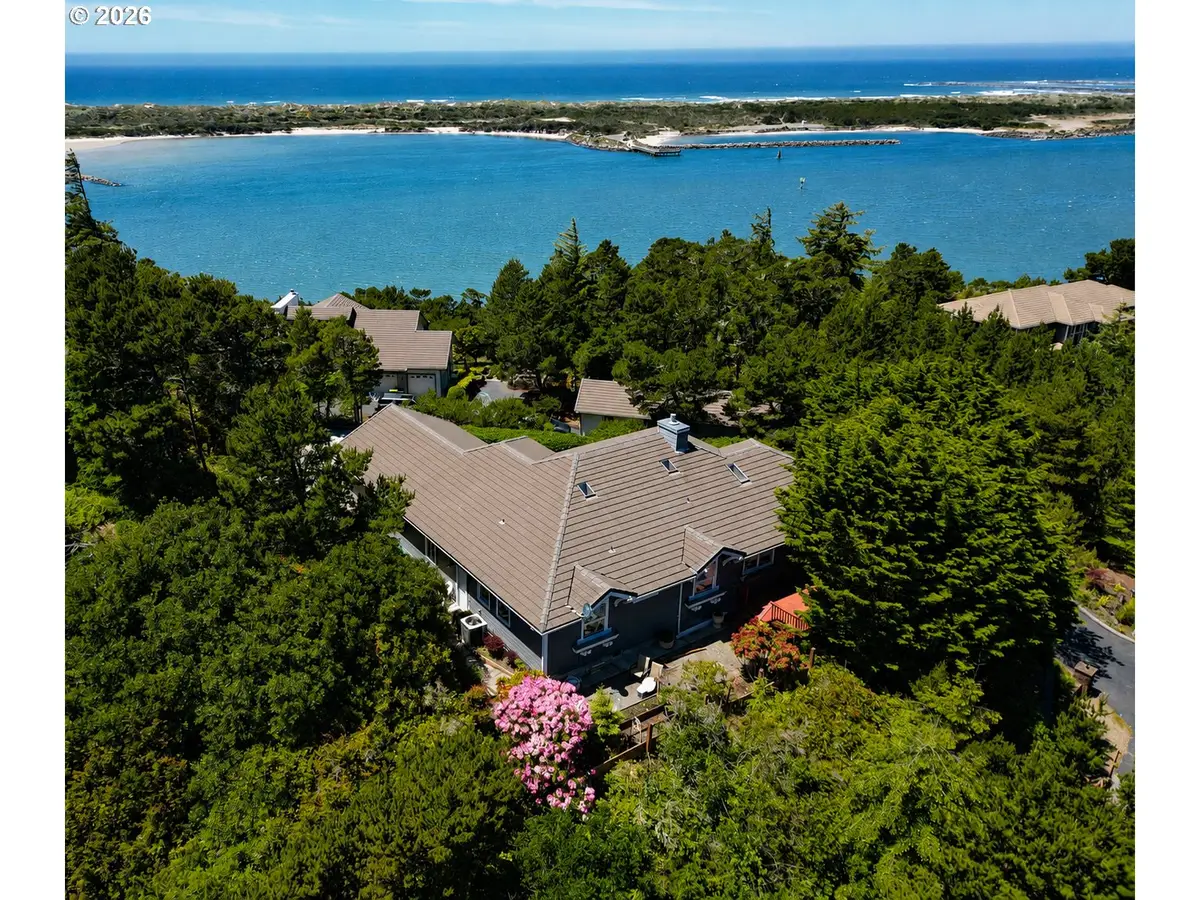 51 Shoreline Dr, Florence, OR 97439 - #1