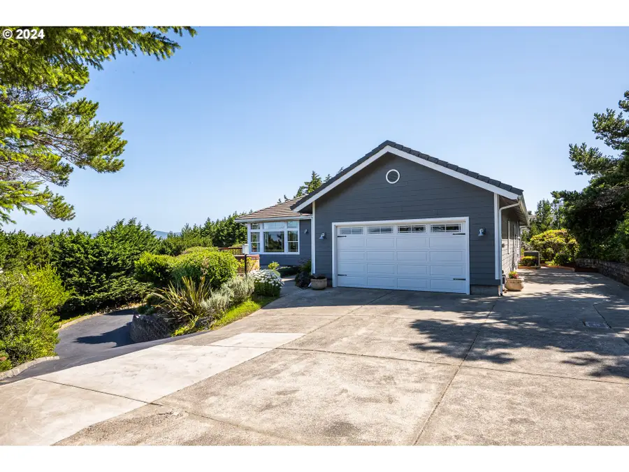 51 Shoreline Dr, Florence, OR 97439 - #3