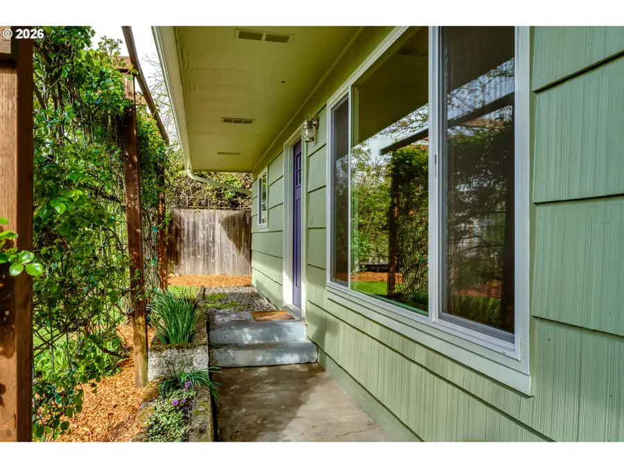 2125 W 19th Pl, Eugene, OR 97405 - #3