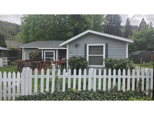 1431 W Brown Ave, Roseburg, OR 97471