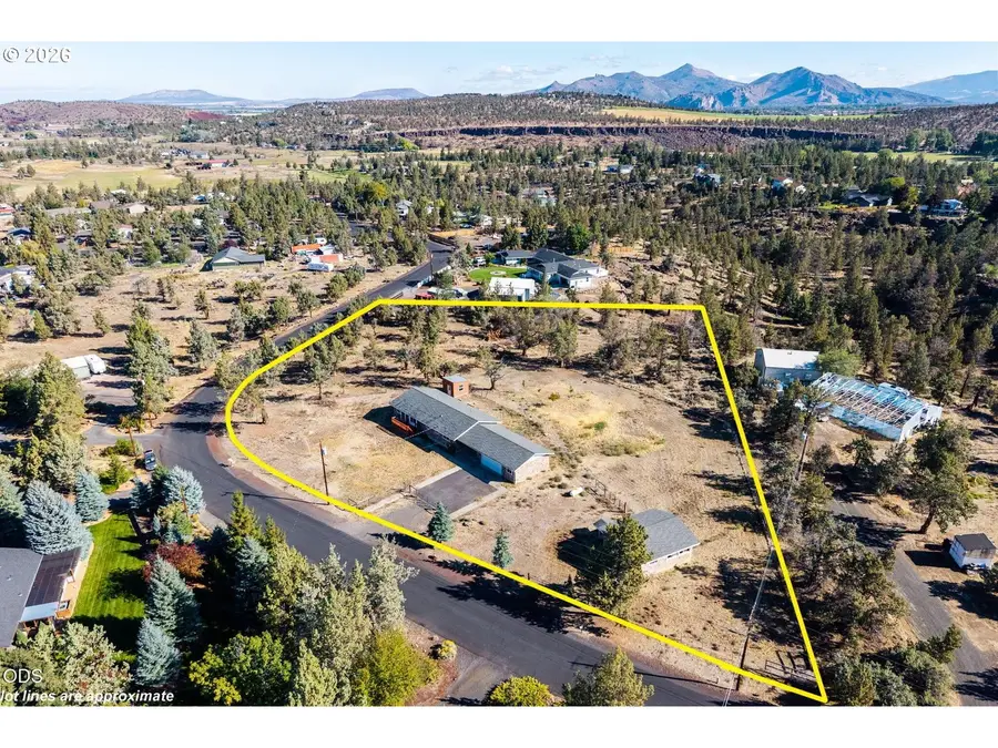 3890 NW 25th St, Redmond, OR 97756 - #2