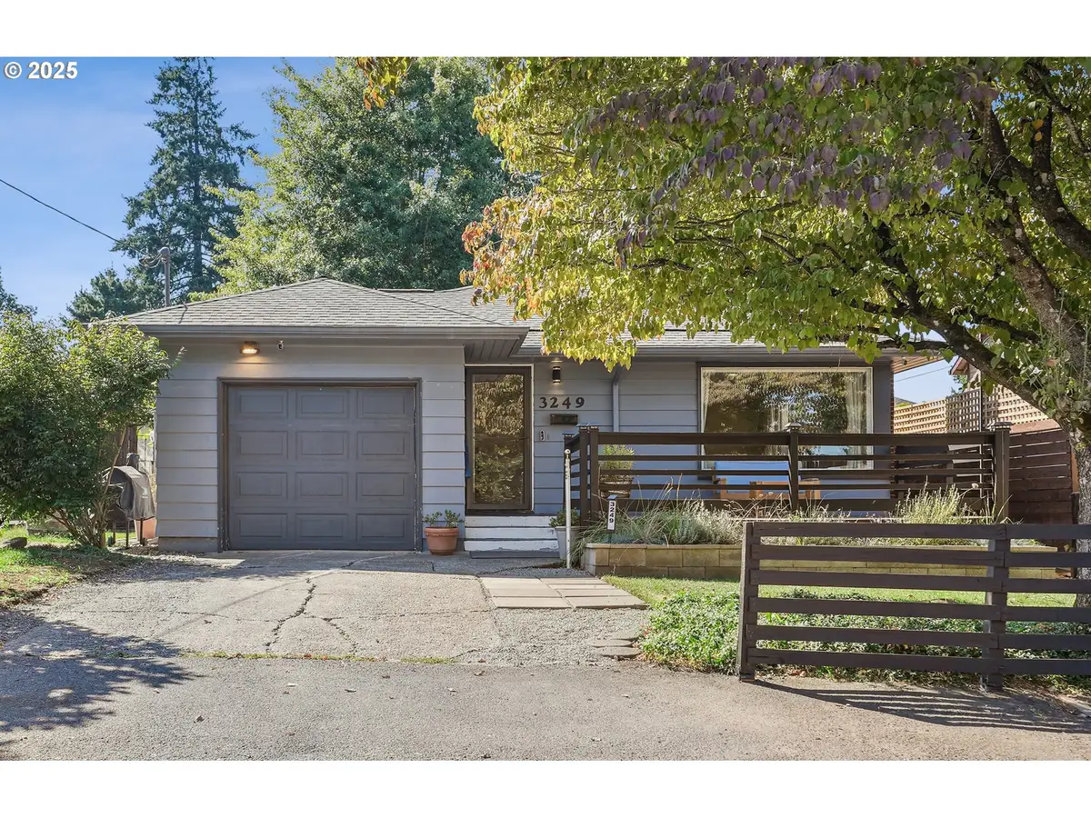 3249 NE 111th Dr, Portland, OR 97220 - Image #1
