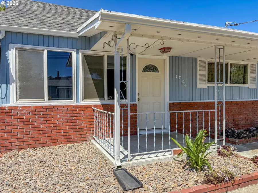 1726 NW Patricia St, Roseburg, OR 97471 - #2