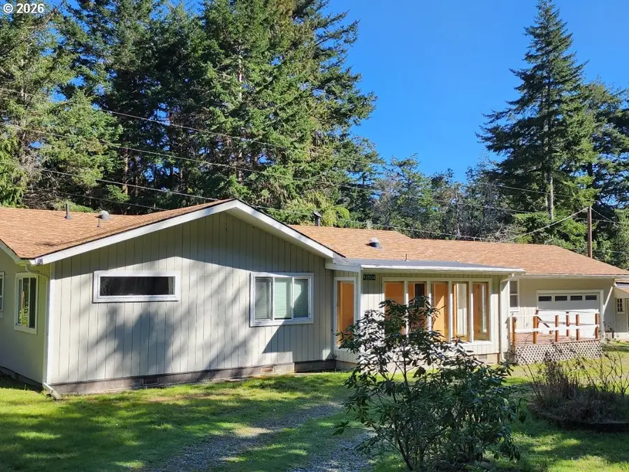 92504 Paradise Point Rd, Port Orford, OR 97465 - #2