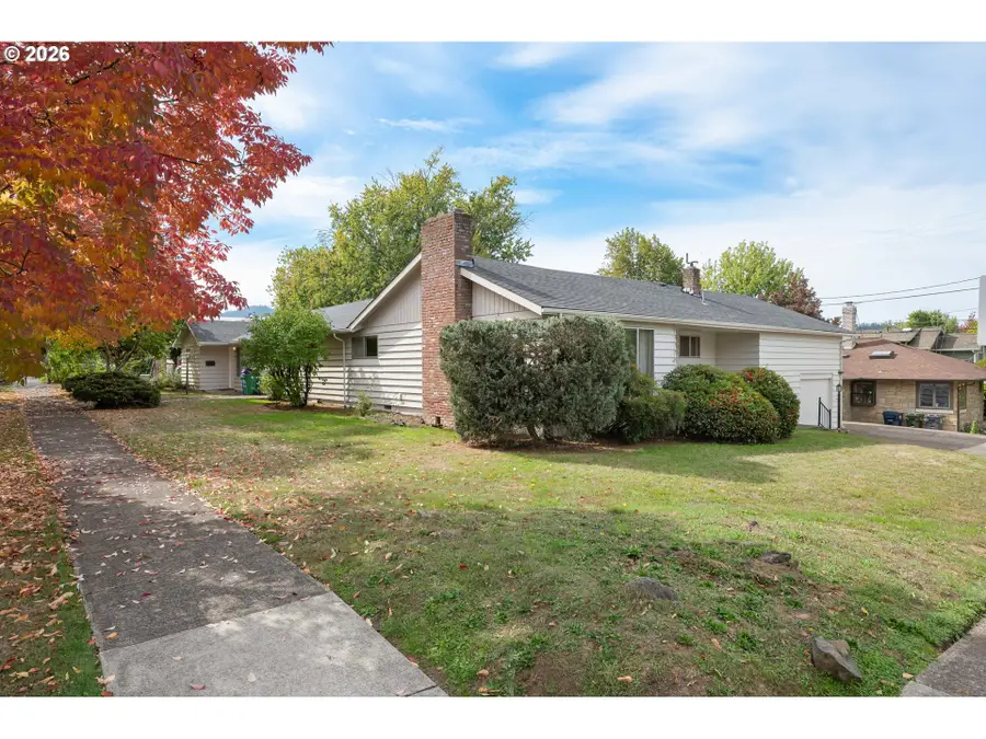 1090 E 28th Ave, Eugene, OR 97405 - #2