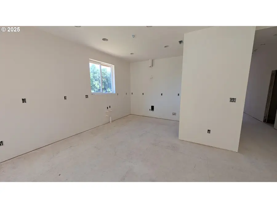 996 E Rork Ct, Newberg, OR 97132 - Image #3