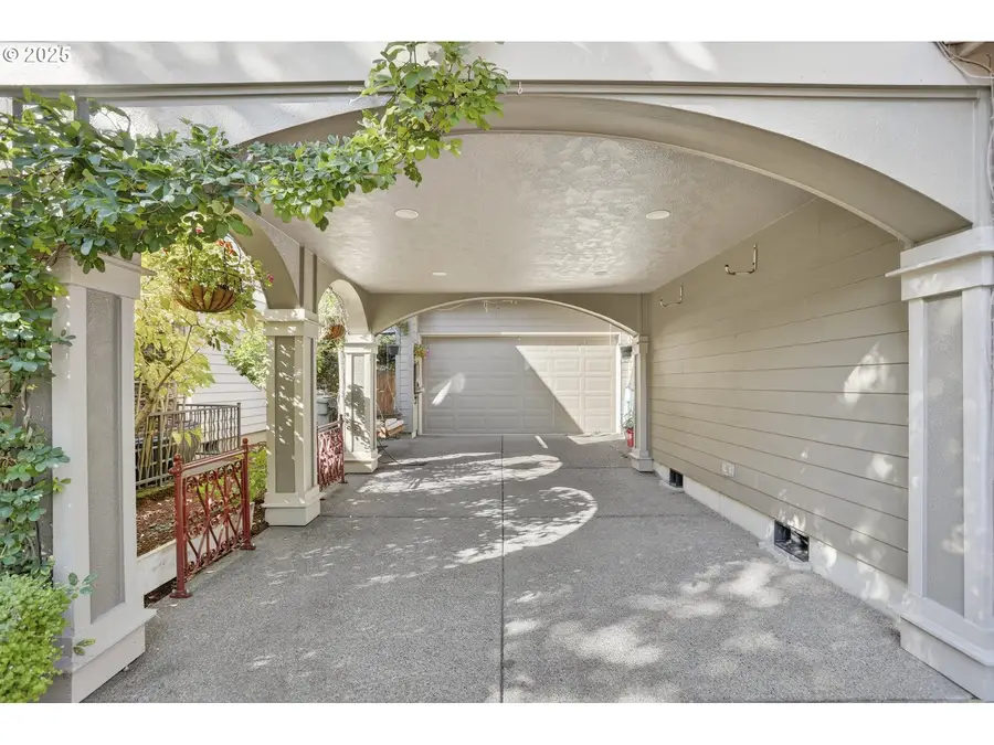 4473 NW Oxbridge Dr, Portland, OR 97229 - Image #2