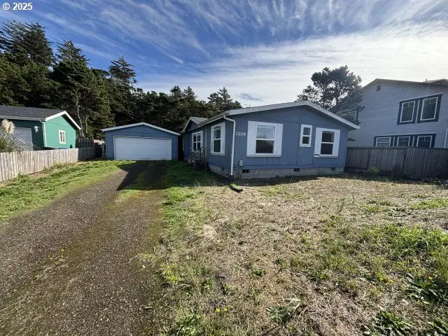 1209 NW Bayshore Dr, Waldport, OR 97394 - Image #1