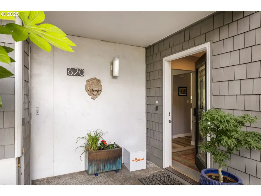 620 N Hayden Bay Dr, Portland, OR 97217 - Image #3