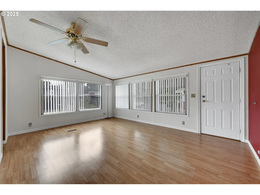 1120 W Fairview Dr #3, Springfield, OR 97477 - Image #3