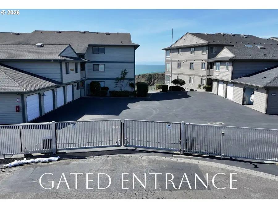 1303 Moore St #102, Brookings, OR 97415 - #2