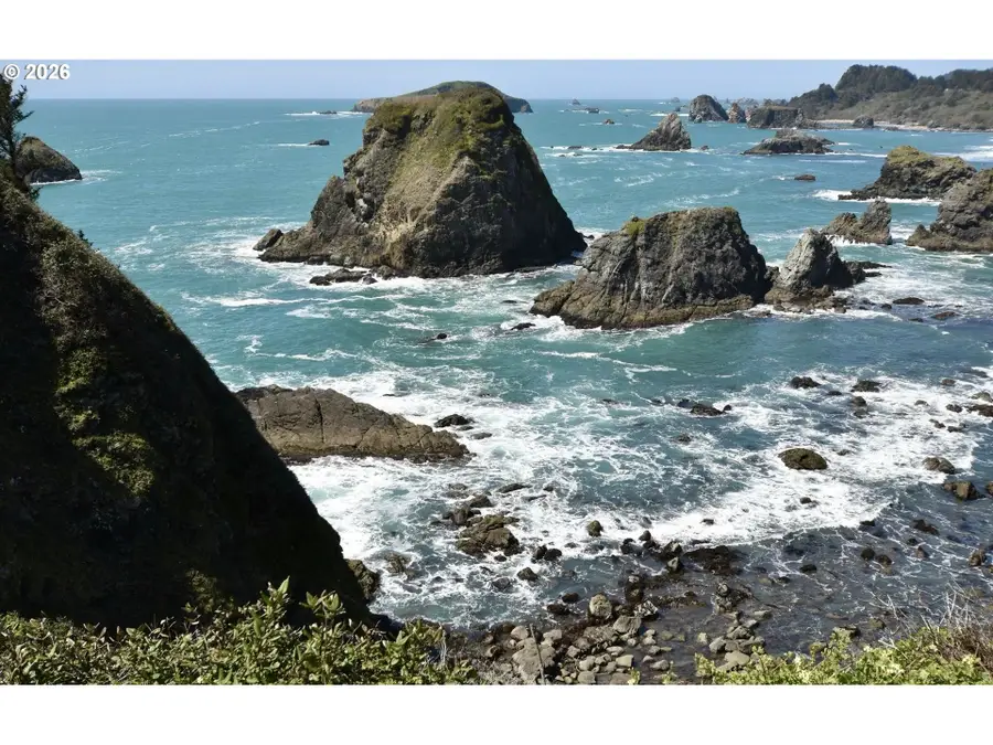 1303 Moore St #102, Brookings, OR 97415 - #3