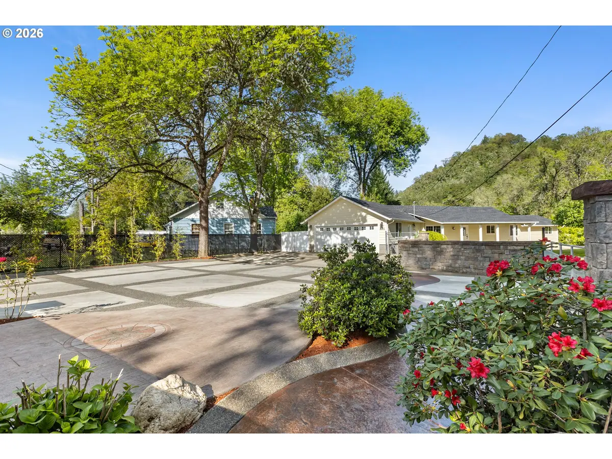 4081 NE Douglas Ave, Roseburg, OR 97470 - #1