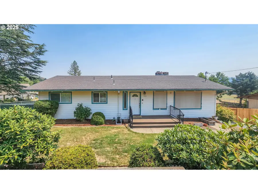 1929 NW Lynwood St, Roseburg, OR 97471 - Image #2