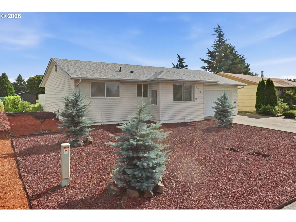 2049 W Hayes St, Woodburn, OR 97071 - #1