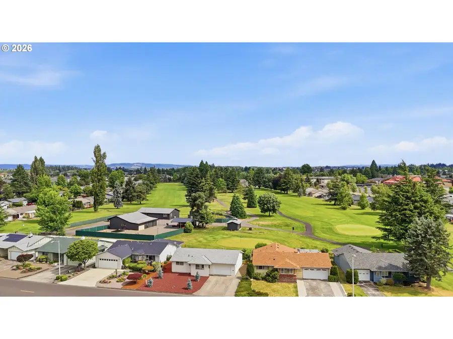 2049 W Hayes St, Woodburn, OR 97071 - #3
