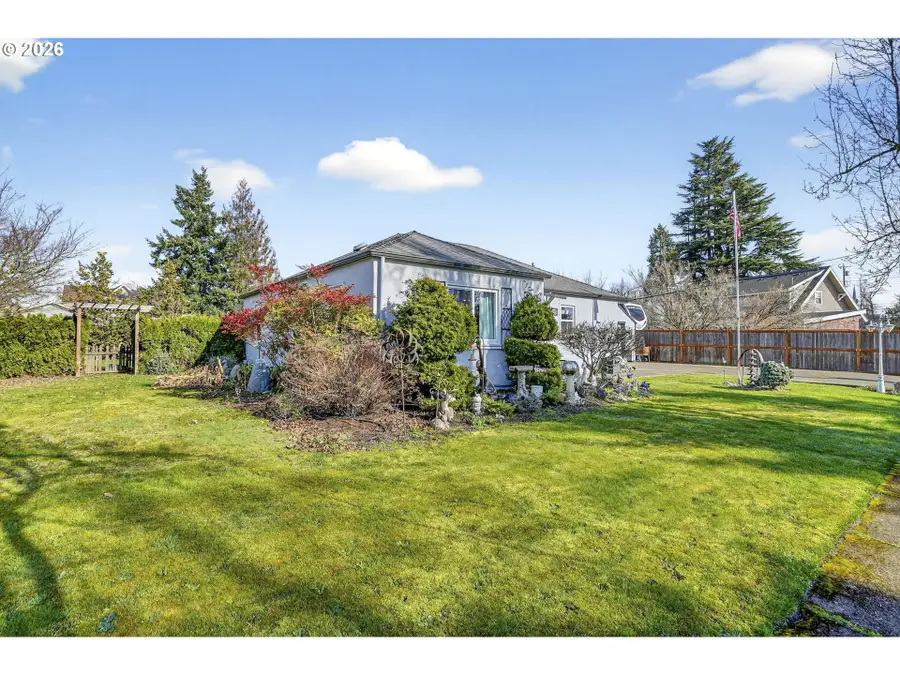 215 May St, Mount Angel, OR 97362 - #3