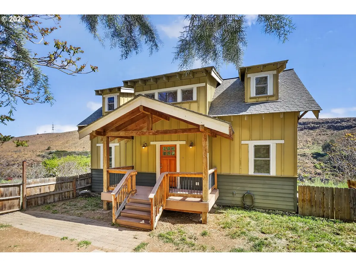 499 1st St, Maupin, OR 97037 - #1