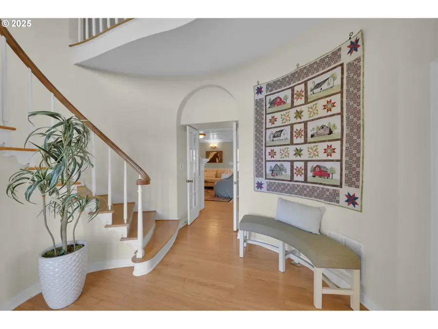 27730 Erickson Rd, Eugene, OR 97402 - Image #2