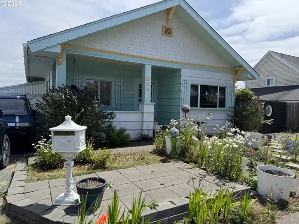 884 S 7th St, CoosBay, OR 97420