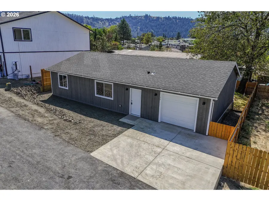 76 SE Darrell Ave, Winston, OR 97496 - #3