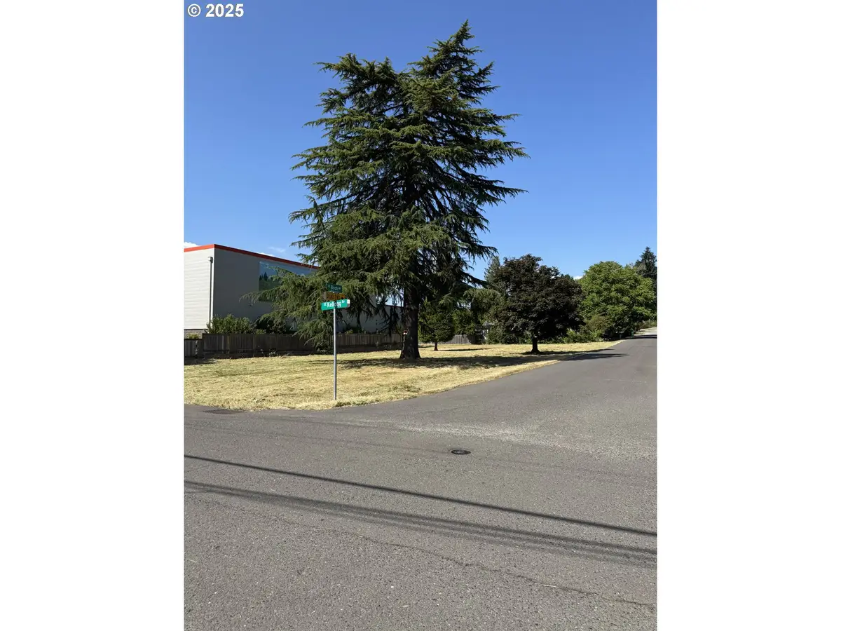 14824 SE Kellogg Ave, Milwaukie, OR 97267 - Image #1