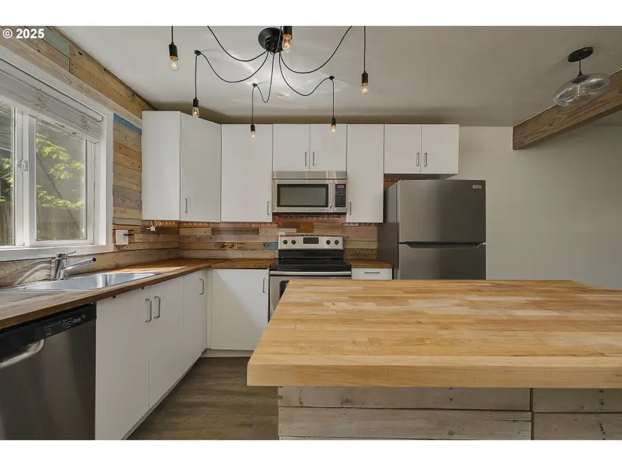 7831 SW 34th Ave, Portland, OR 97219 - Image #3