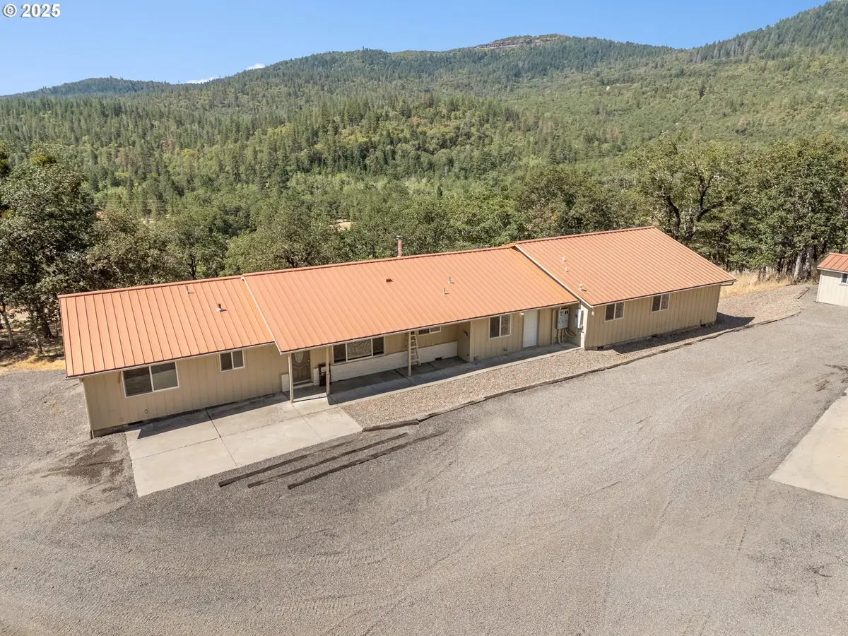 14980 Meadows Rd, Sams Valley, OR 97503 - Image #1