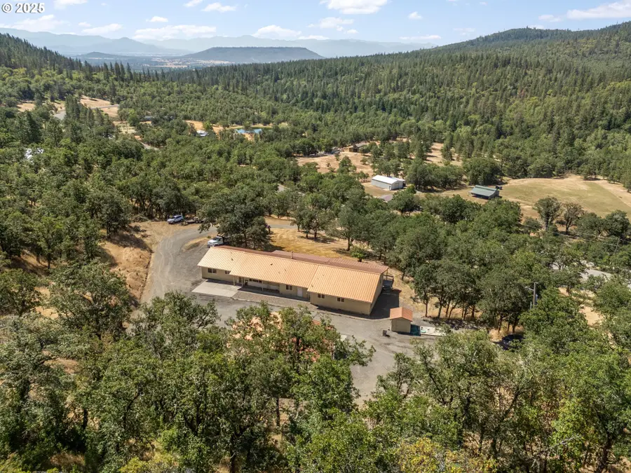 14980 Meadows Rd, Sams Valley, OR 97503 - Image #2