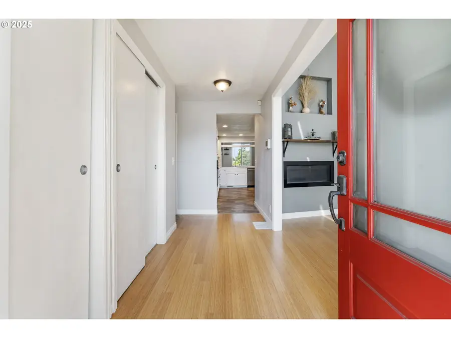 461 NE 16th Ave, Hillsboro, OR 97124 - Image #2