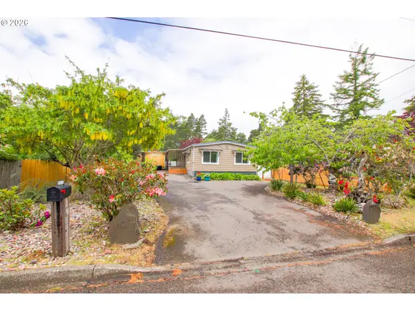 1431 Maple St, Florence, OR 97439