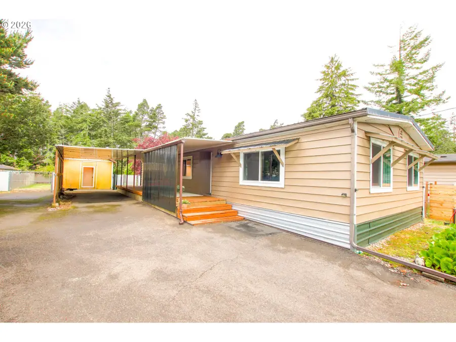 1431 Maple St, Florence, OR 97439 - #2